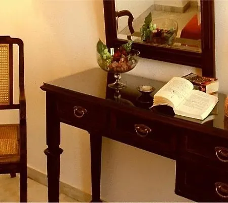 Antirides 酒店